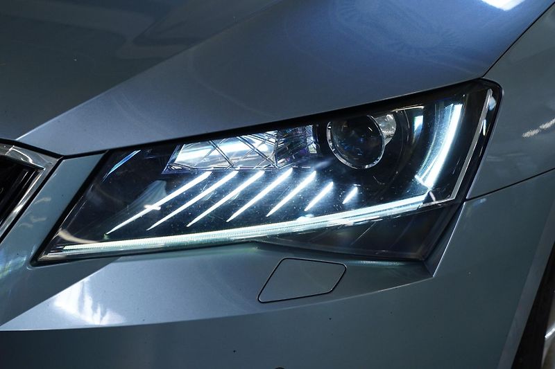 Škoda Superb - fotka 9 z 28