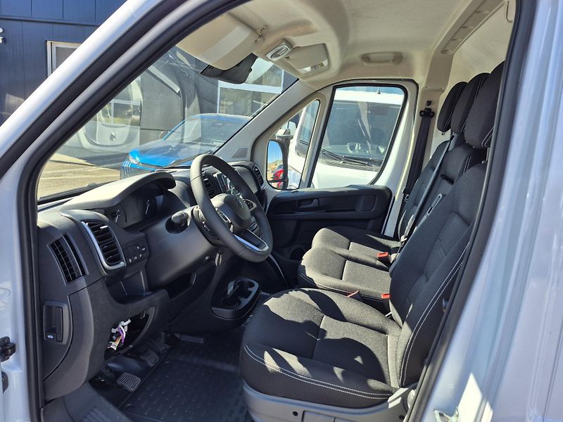 Peugeot Boxer (2026) 3000 L2H2 BlueHDi 120k S&S MAN - fotka 8 z 17