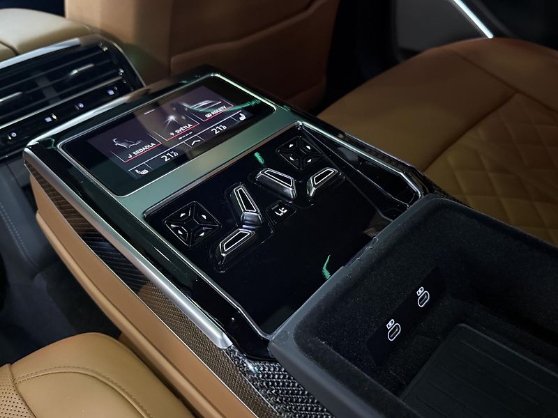 Audi S8 B&O-Adv. Carbon Matrix Pano TV - fotka 17 z 52