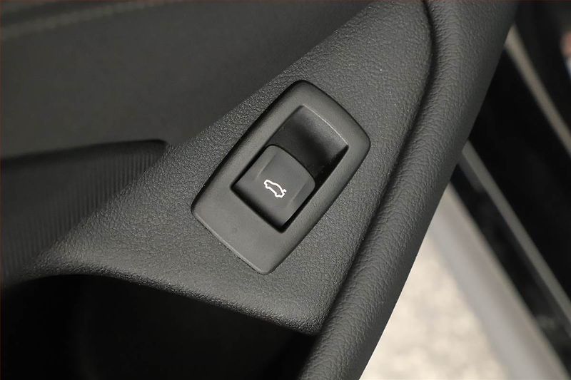 BMW Řada 5 (2020) 520d xDrive - fotka 10 z 21