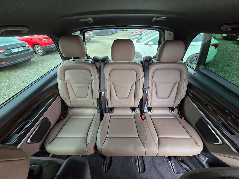 Mercedes-Benz Třídy V (2022) 300d AMG - fotka 16 z 24