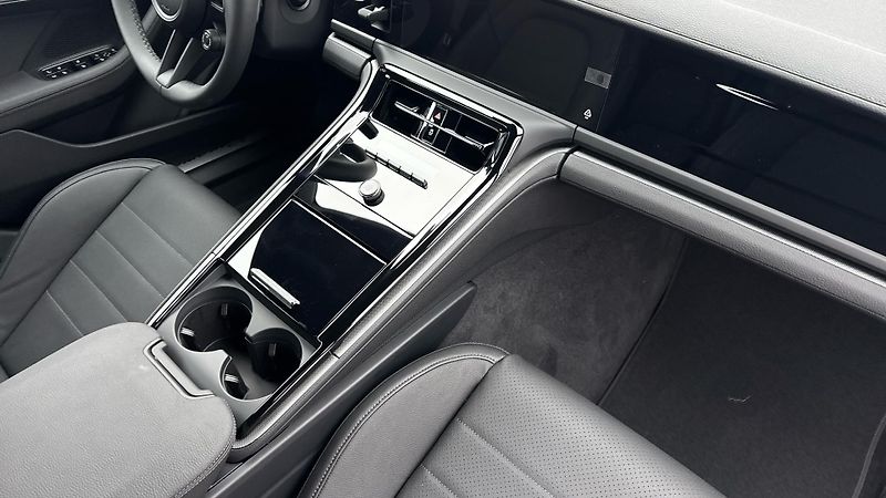 Porsche Panamera 4 E-Hybrid - fotka 23 z 30