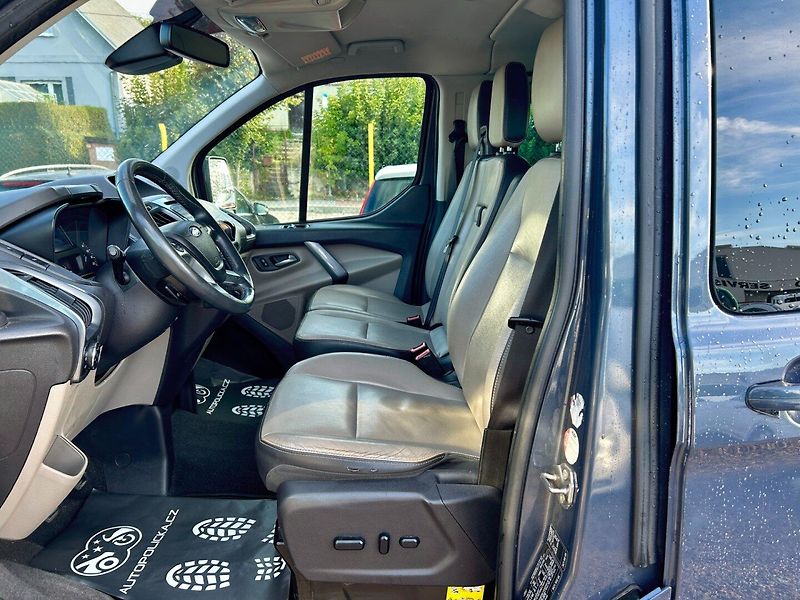 Ford Tourneo Custom (2013) 2.2 TDCi 9 míst - fotka 8 z 10