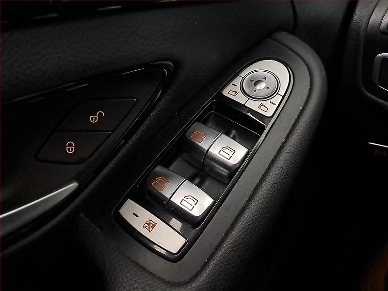Mercedes-Benz Třídy C (2016) C 250 CDI, Automat, Navi - fotka 18 z 20