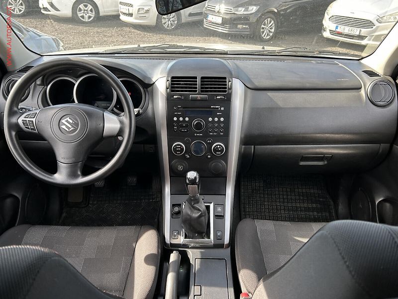 Suzuki Grand Vitara (2009) 1.6i, ČR - fotka 8 z 14
