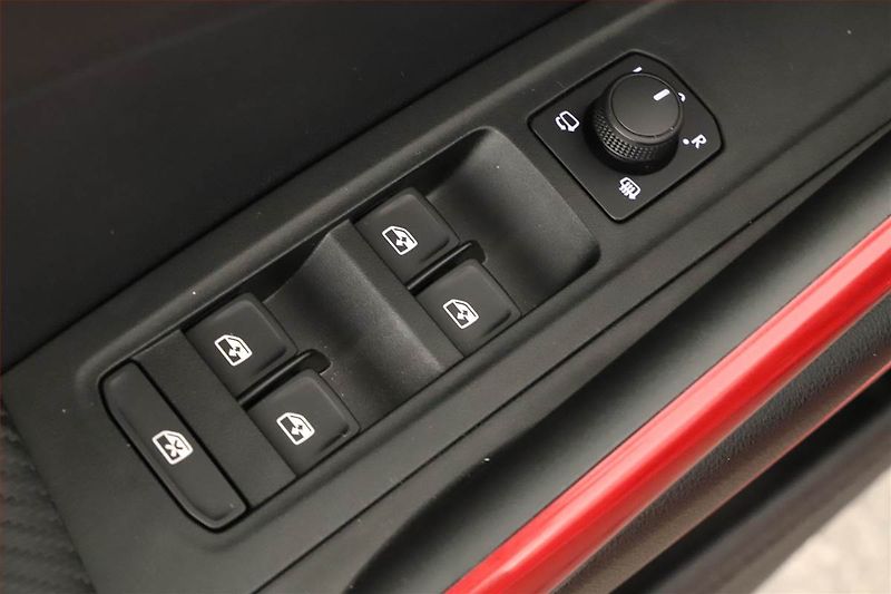 Škoda Fabia (2025) 1.0 TSI, MONTE CARLO, AUTOMAT - fotka 9 z 20