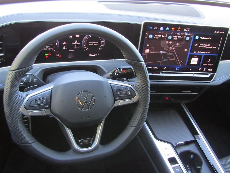 Volkswagen Passat R-Line People 2,0 TDI 110 kW - fotka 17 z 30