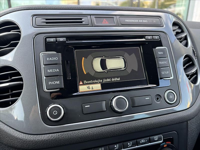 Volkswagen Tiguan 2,0 TSi 4x4 AT R-Line TOP STAV - fotka 17 z 40