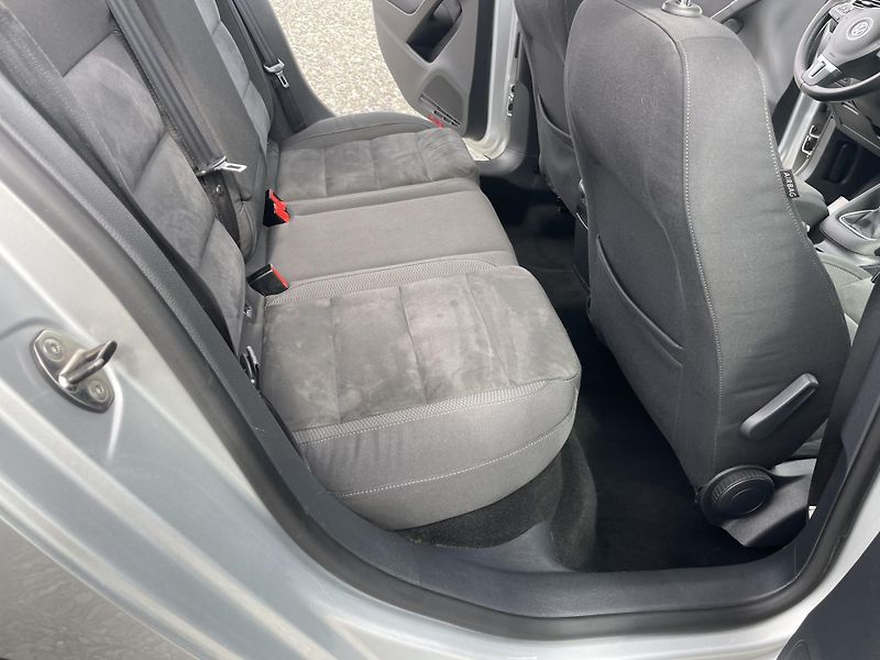 Volkswagen Golf 1.6TDi 105PS  6 HIGHLINE TOP!! - fotka 132 z 176