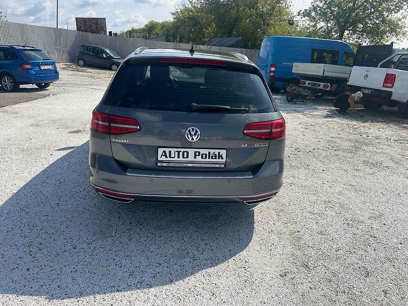 Volkswagen Passat 2.0 BiTDI 176kW 4MOT DSG Highl - fotka 15 z 16