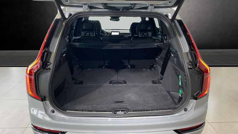 Volvo XC90 (2026) PLUS BLACK EDITION, T8 AWD, 22 - fotka 6 z 14