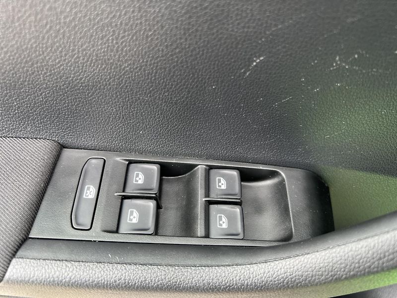 Škoda Fabia Style+ 1.0TSi KAMERA ČR 1.MAJ. - fotka 12 z 46