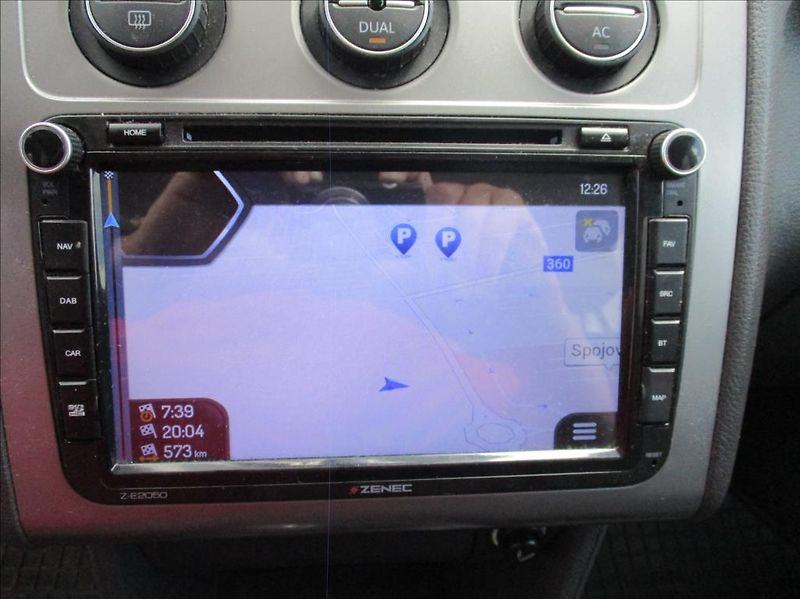 Volkswagen Touran 1,9 TDI, aut.klima,Navi,tažné, - fotka 19 z 21