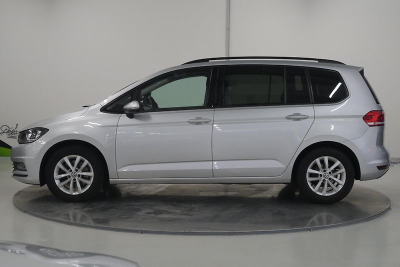 Volkswagen Touran - fotka 3 z 26