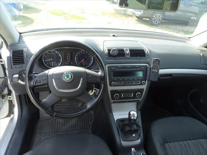 Škoda Octavia 1,6 75 kW LPG - fotka 17 z 24