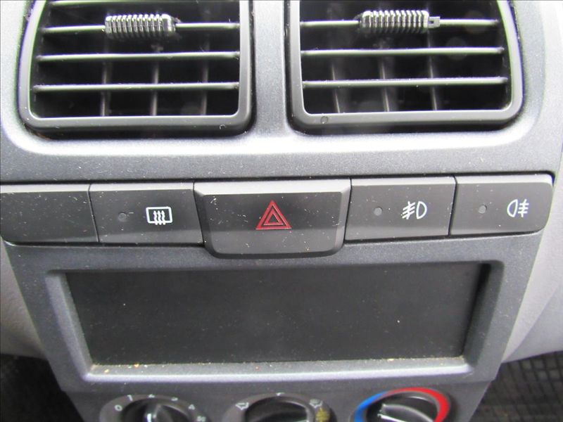 Hyundai Accent 1,3 63kW - fotka 16 z 23