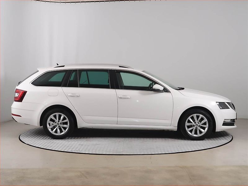 Škoda Octavia (2019) Ambition 1.6 TDI, Tempomat - fotka 6 z 15