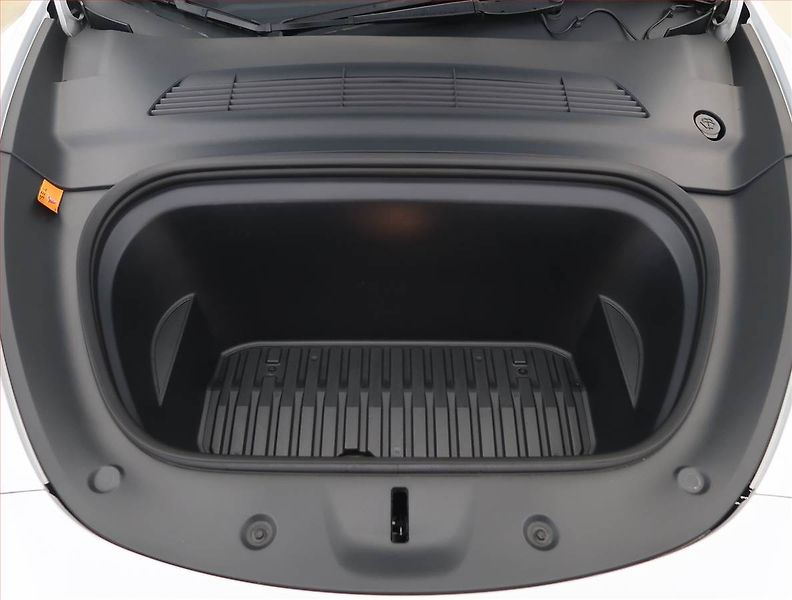 Tesla Model Y (2023) Long Range AWD 79kWh, SoH 92% - fotka 18 z 31