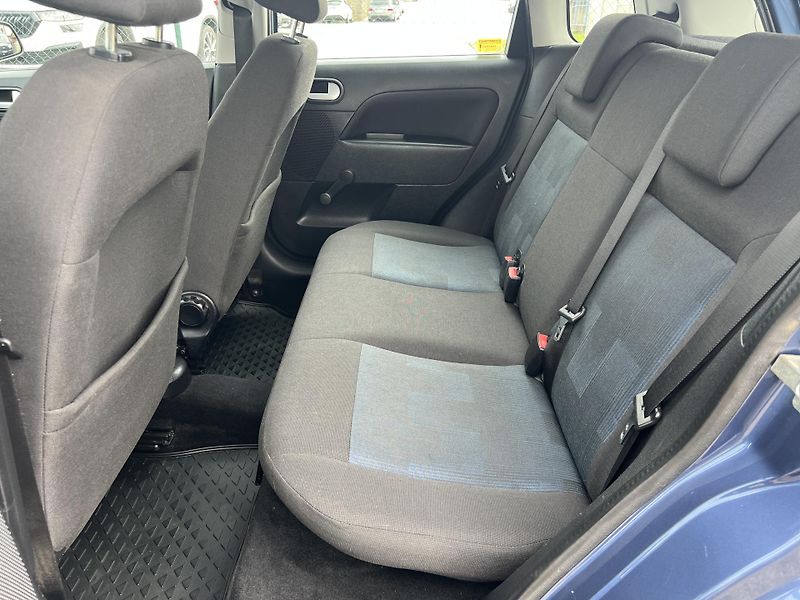 Ford Fiesta 1.3i 51Kw ČR TAŽNÉ KLIMA - fotka 18 z 36