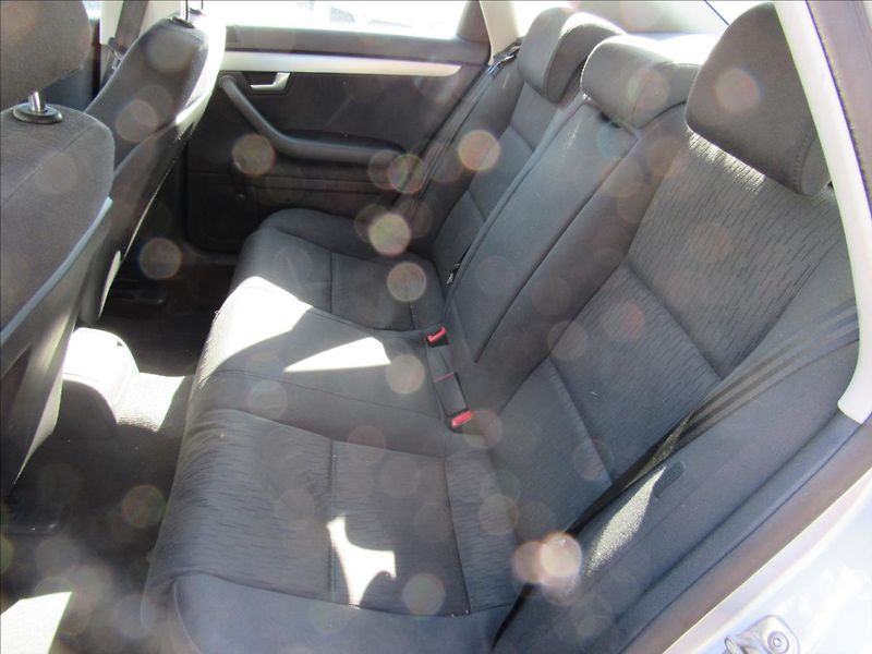 Audi A4 1,6 i 75kW Sedan - fotka 10 z 29