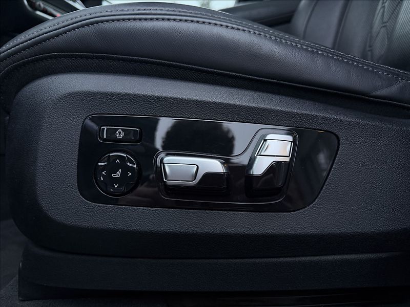 BMW X7 40d Xdrive Msport - fotka 28 z 40