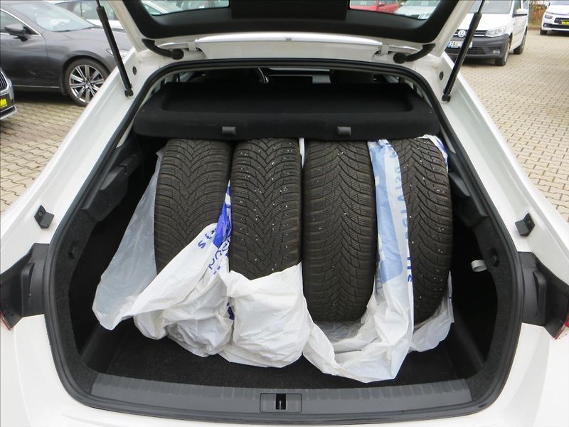Škoda Octavia 2,0 TDI Ambition DSG LED ČR - fotka 7 z 22