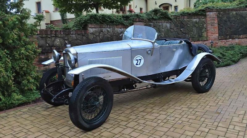 Pálavský Oldtimer přilákal na Břeclavsko desítky elegantnch veteránů.
