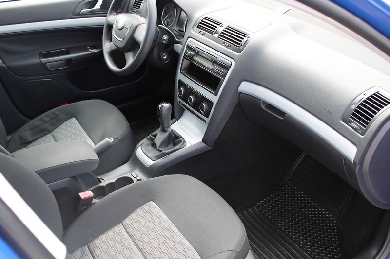 Škoda Octavia (2009) 1.6 MPI KLIMA EL.OKNA TEMPOMAT - fotka 15 z 20
