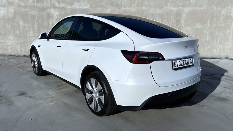 Tesla Model Y Long Range AWD 91% SOH - fotka 4 z 21