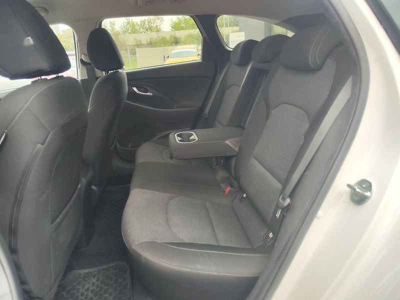 Hyundai i30 1.5 T-GDI/117kW Smart MHEV - fotka 12 z 29