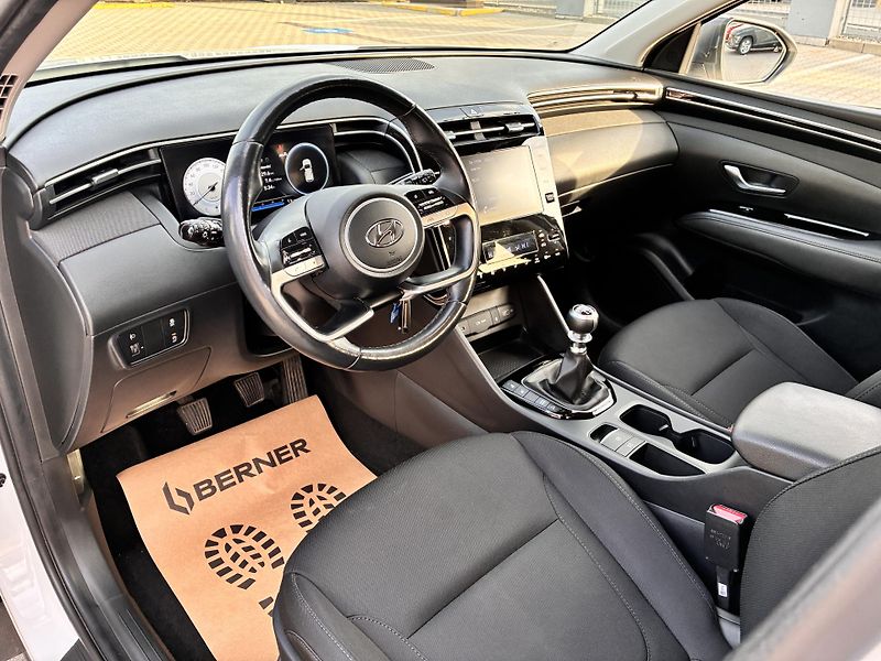 Hyundai Tucson 1,6T-GDi 110kW SMART REZERVACE - fotka 9 z 30