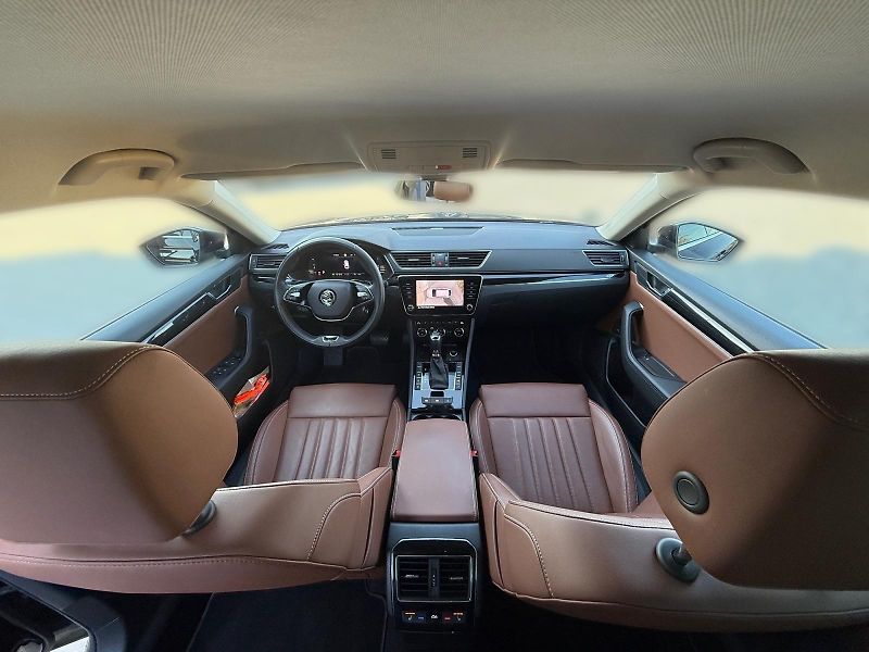 Škoda Superb (2023) L&K 2.0TDI 147kW DSG 4x4 TAŽNÉ - fotka 9 z 11