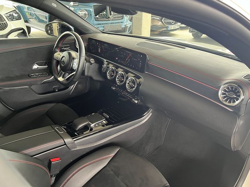 Mercedes-Benz CLA 200d 4M SB - fotka 12 z 15