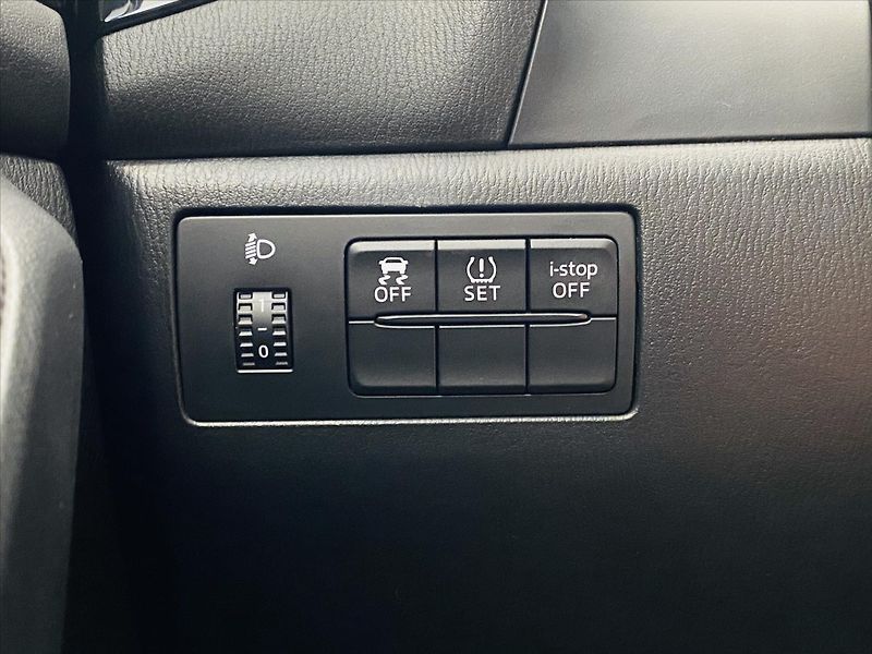 Mazda 3 1,5 Skyactiv-G Navi - fotka 13 z 26