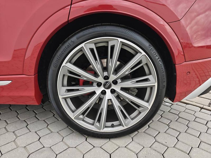 Audi Q8 SQ8 SUV Quattro 8TT 4,0TFSI - fotka 24 z 27