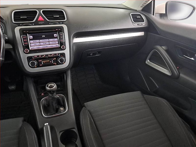 Volkswagen Scirocco (2010) Sport 1.4 TSI, Park. senzory - fotka 8 z 17