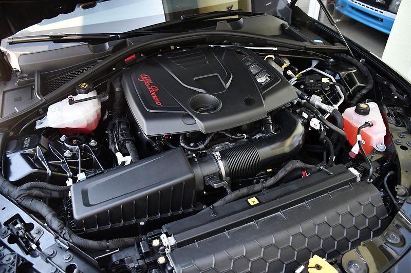 Alfa Romeo Giulia 2,0 VELOCE 16V 206kW AT8-Q4 - fotka 52 z 54