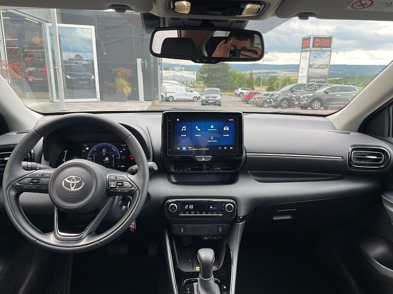 Toyota Yaris 1.5 HEV 116 Style - fotka 12 z 28