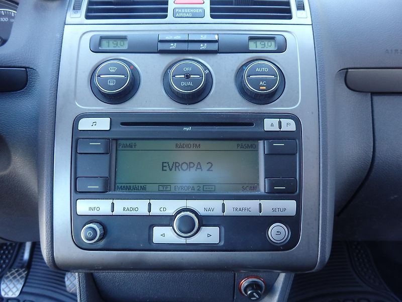 Volkswagen Touran 1,9TDi 77kW KLIMA, ZÁVĚS - fotka 13 z 16