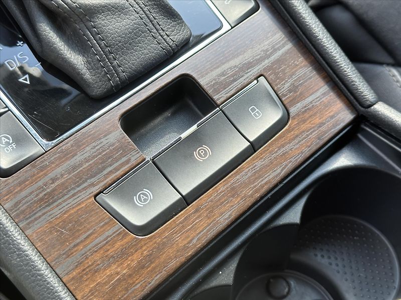 Škoda Superb 2,0 TDI 140kW DSG Scout 4x4 CZ - fotka 30 z 39