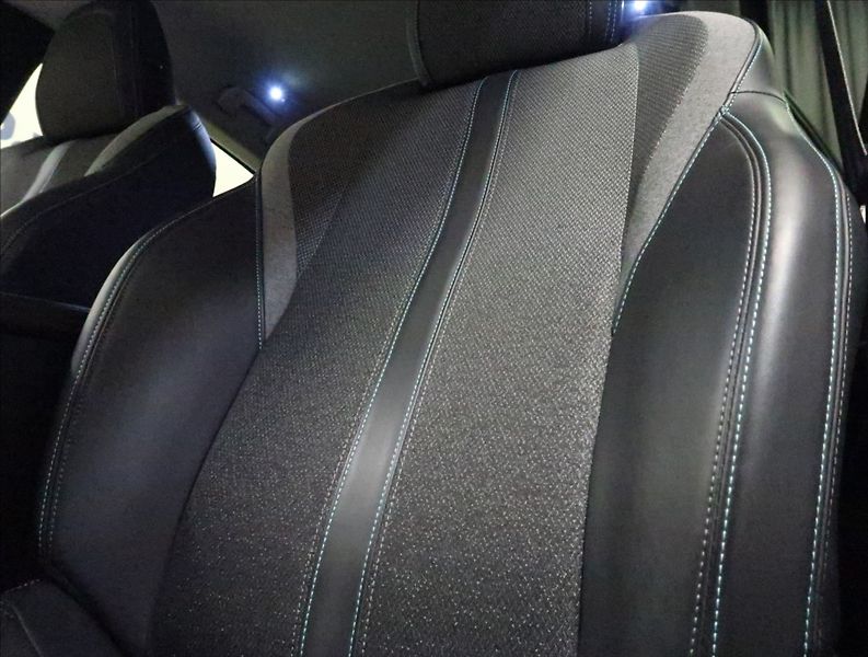 Peugeot 308 1,2 PT ALLURE NAVI KAMERA ČR - fotka 35 z 47