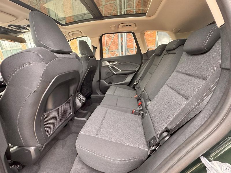 BMW X1 (2024) sDrive20i, panorama - fotka 14 z 35