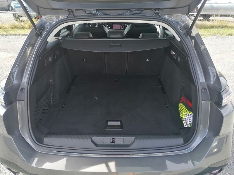 Peugeot 308 (2022) 1.5 BlueHdi Allure A/T - fotka 28 z 29