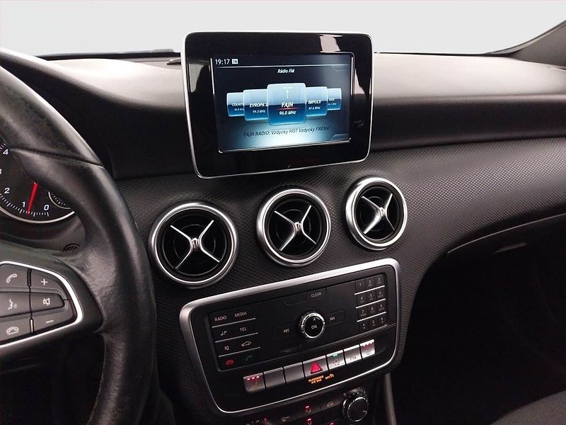 Mercedes-Benz Třídy A (2016) A 180, Serv.kniha, Kůže - fotka 12 z 19