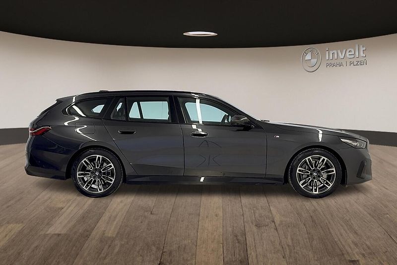 BMW Řada 5 540d xDrive Touring - fotka 2 z 22