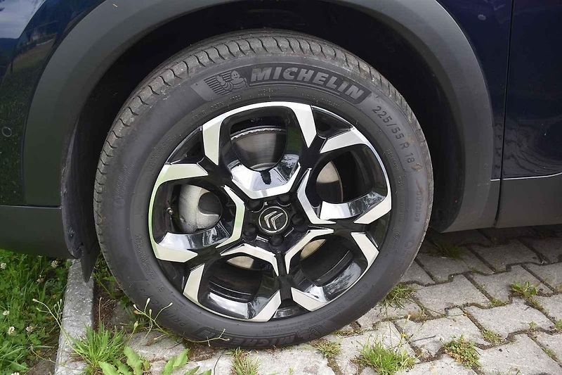 Auto jsme prověřili také v náročném terénu Jizerských hor