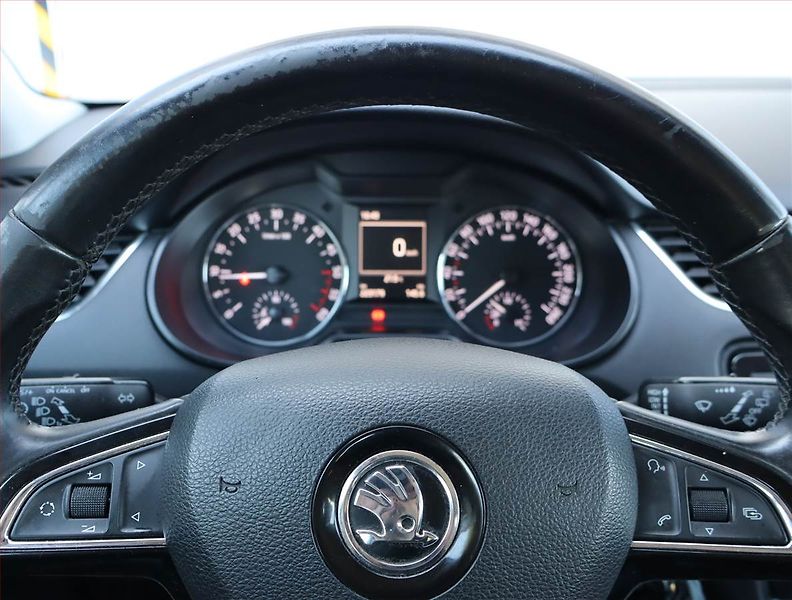 Škoda Octavia (2015) Ambition 1.6 TDI, Tempomat - fotka 15 z 15