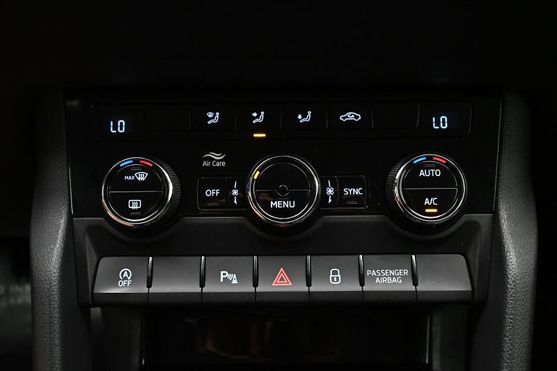Škoda Karoq 1,5 TSI 110kW Business Záruka - fotka 21 z 31