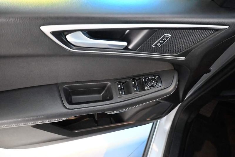 Ford S-MAX (2023) 2.5 140 KW FHEV Tažné Kamera D - fotka 14 z 31