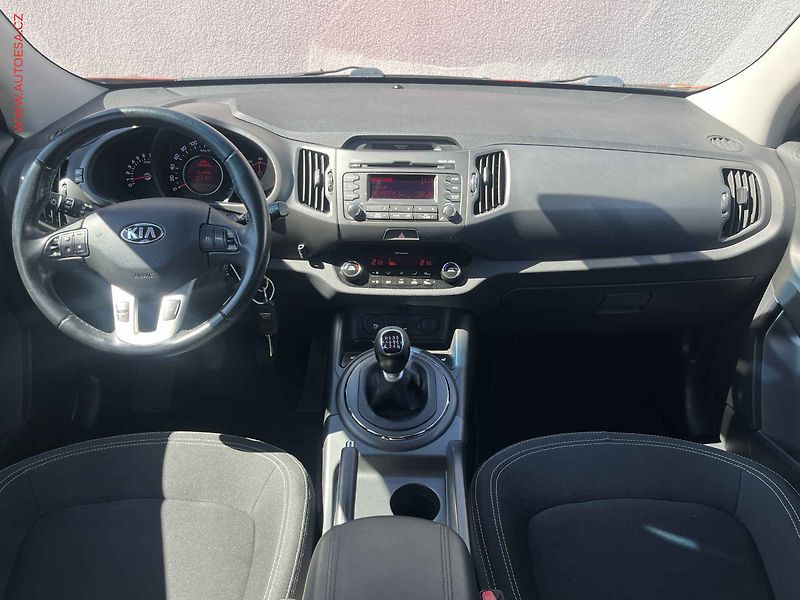 Kia Sportage (2013) 1.6 GDi, 2.maj,ČR, autoAC - fotka 8 z 17